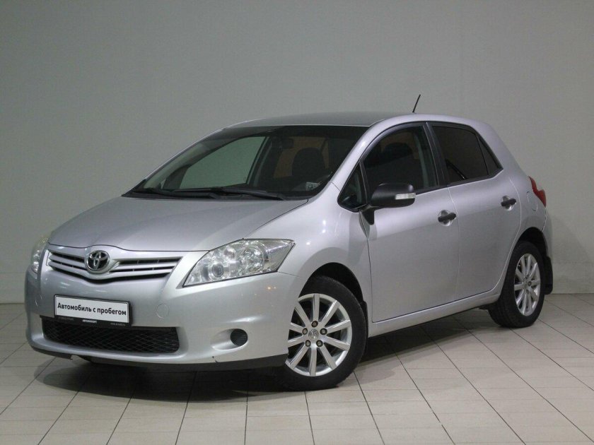 Тойота аурис 2012