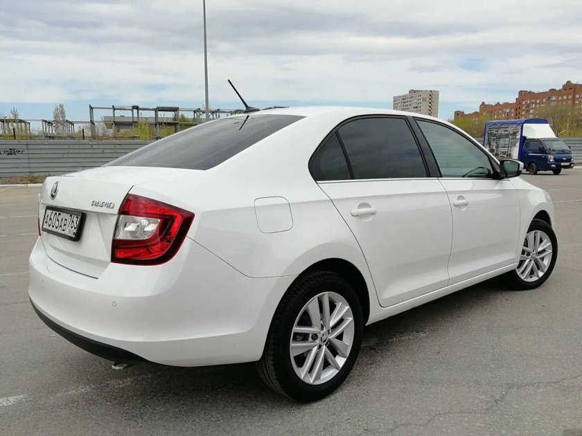 Шкода Рапид 2016 белая