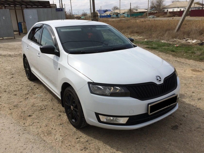 Шкода Рапид 2014 белая