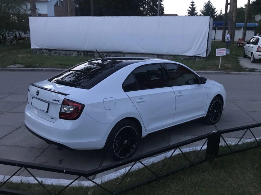 Skoda Rapid White Tuning