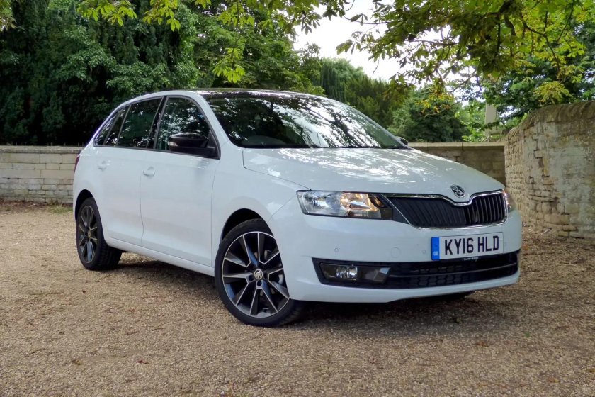 Шкода Рапид белая