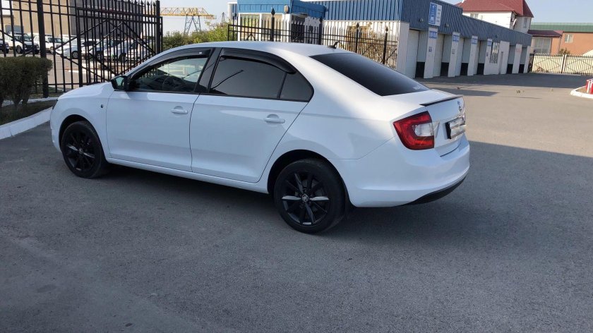 Белые r17 Skoda Rapid
