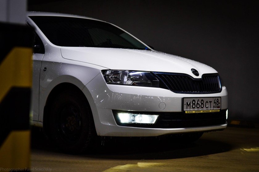 Шкода Рапид белая