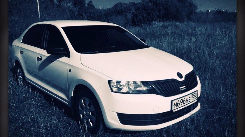 Шкода Рапид белая