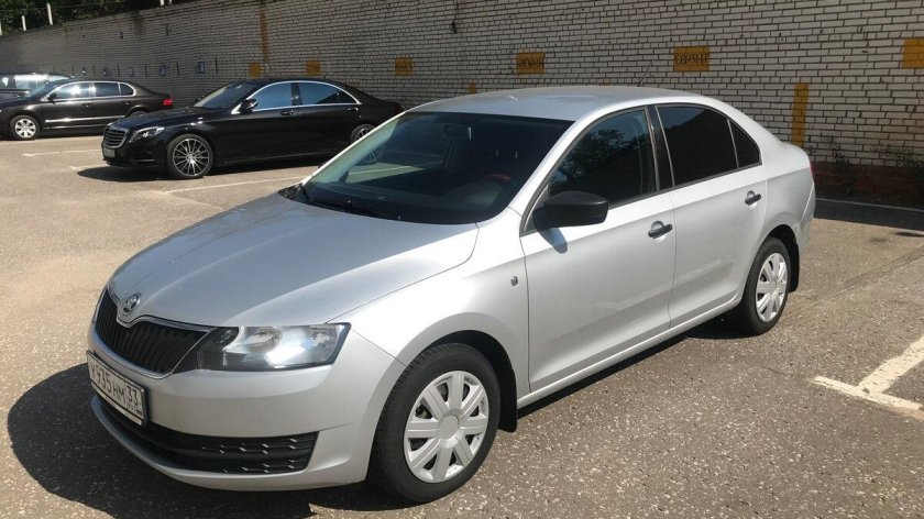 Skoda Rapid 2014 серебристая