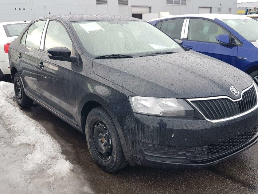 Шкода Рапид черная