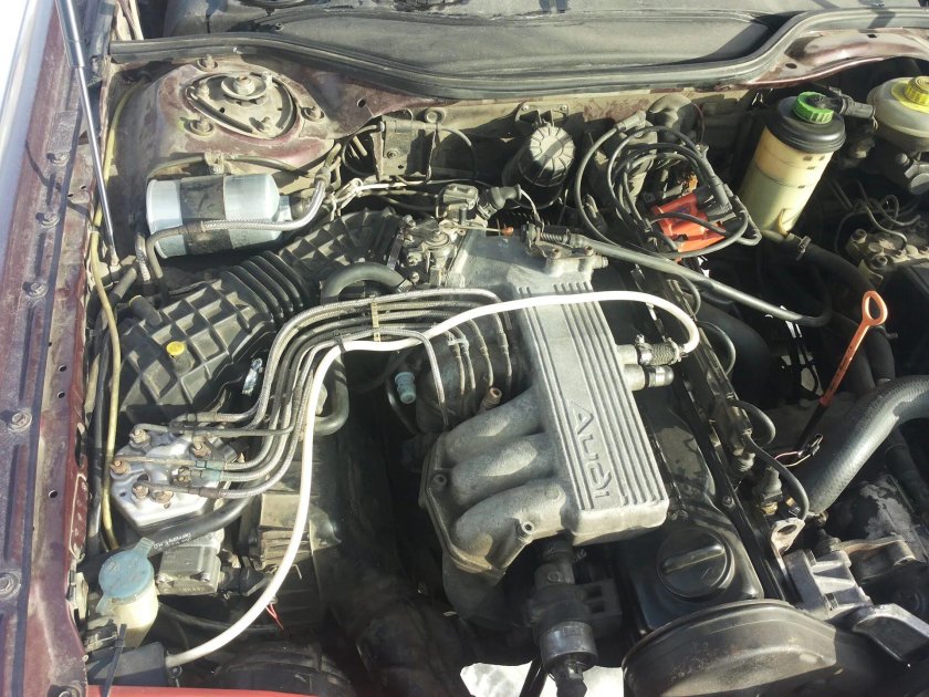 Ауди 100 с3 моторный отсек