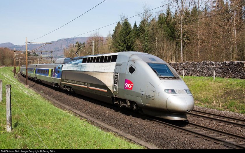 Скоростной поезд TGV Франция