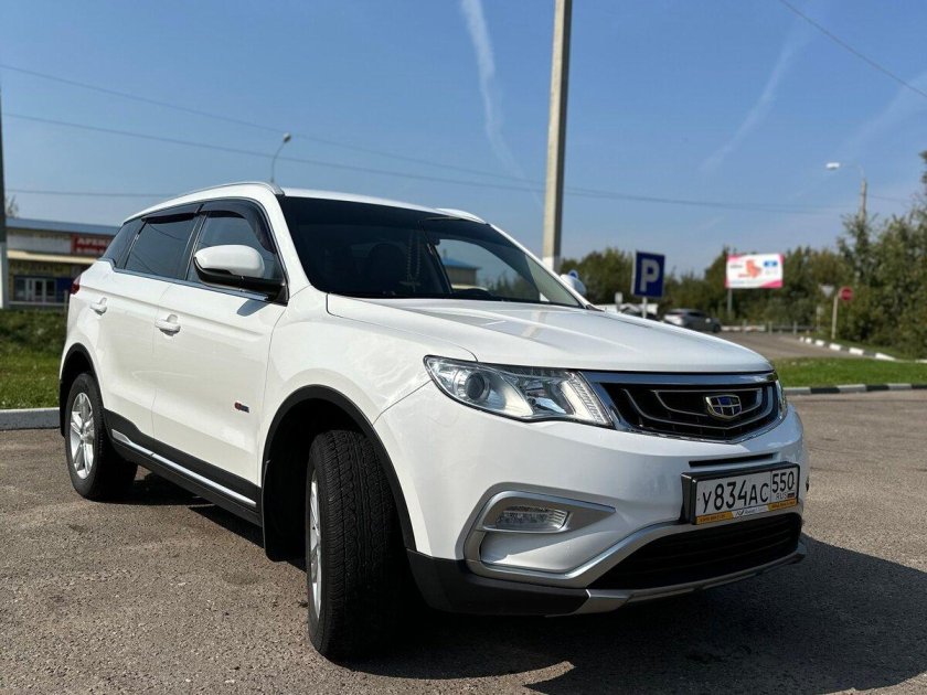 Geely atlas белый