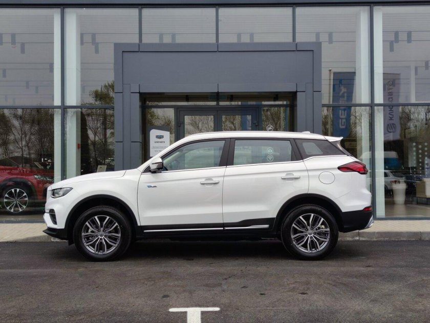 Geely Atlas Pro 2022 белый