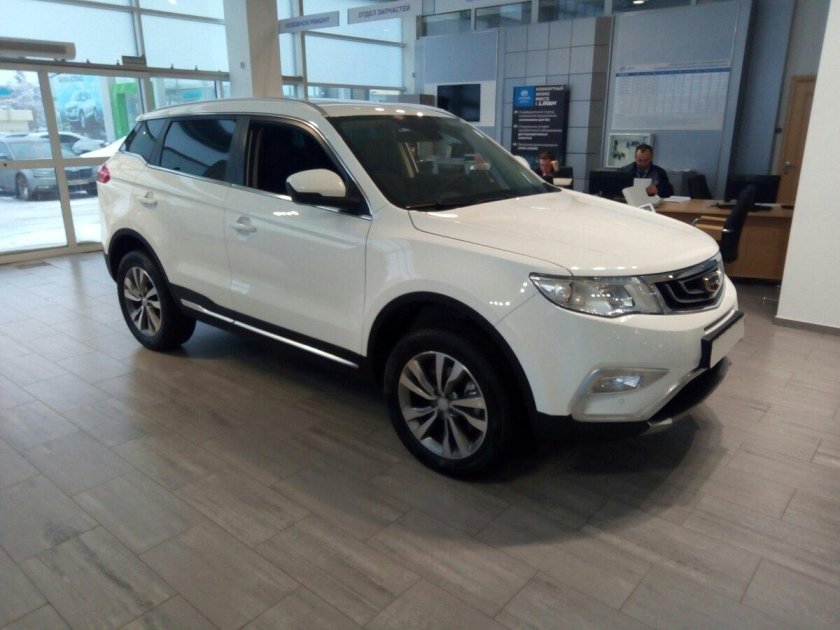 Geely Atlas белый