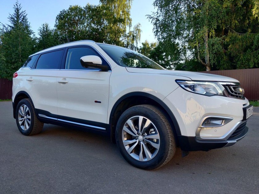 Geely Atlas 2021 белый