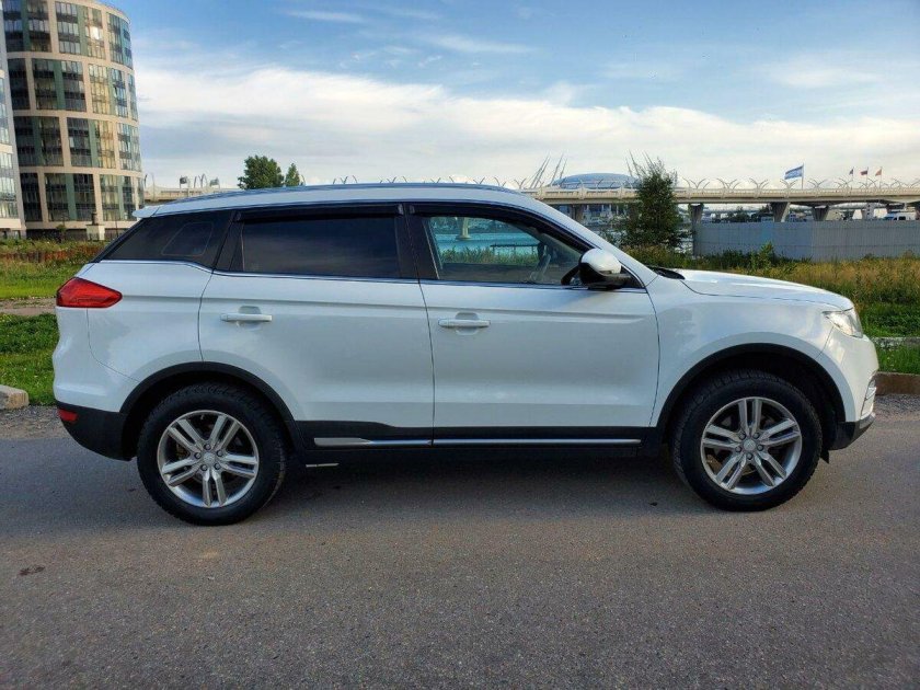 Джили атлас белый