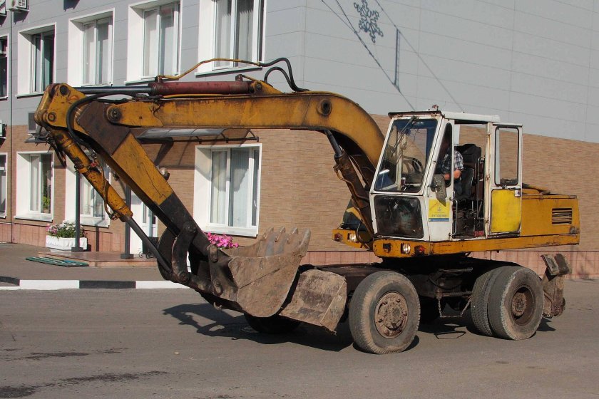 ЭО-3323 экскаватор