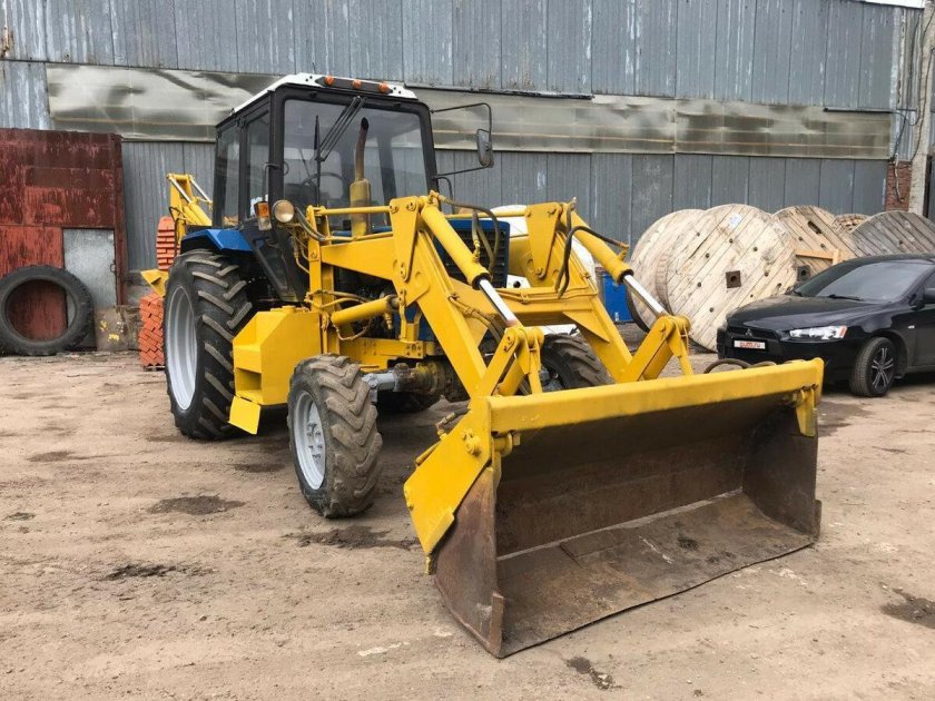 Экскаватор-погрузчик ЭО-2101