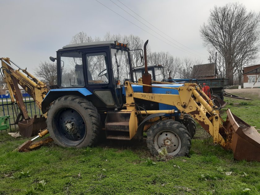 Экскаватор-погрузчик ЭО-2101