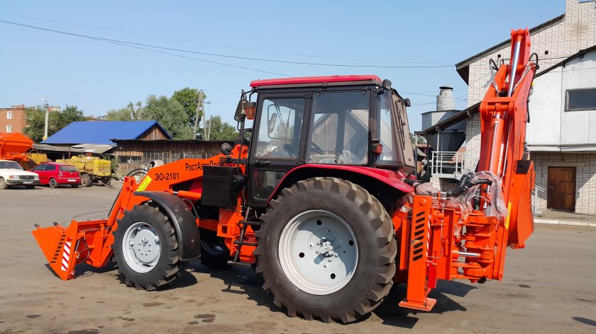 Экскаватор-погрузчик ЭО-2101