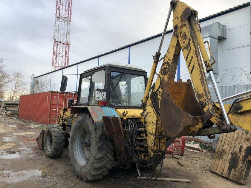 Экскаватор погрузчик ИНТЕРДОН эо2101