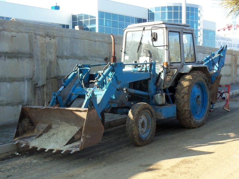 Экскаватор погрузчик ИНТЕРДОН эо2101