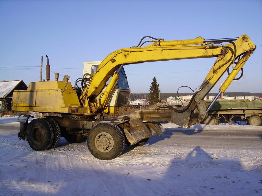 ЭО-3323 экскаватор