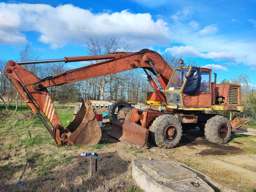 Экскаватор колесный эо