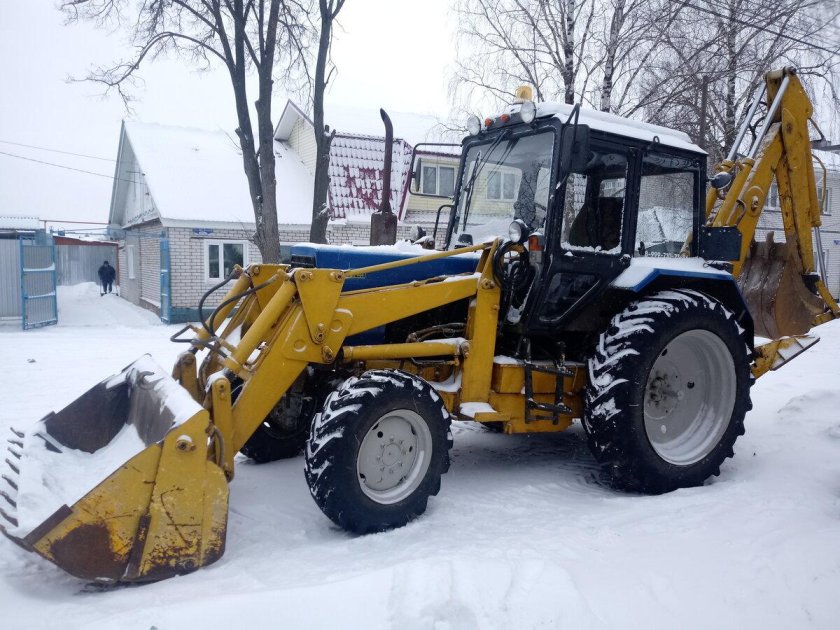 Экскаватор погрузчик ИНТЕРДОН эо2101