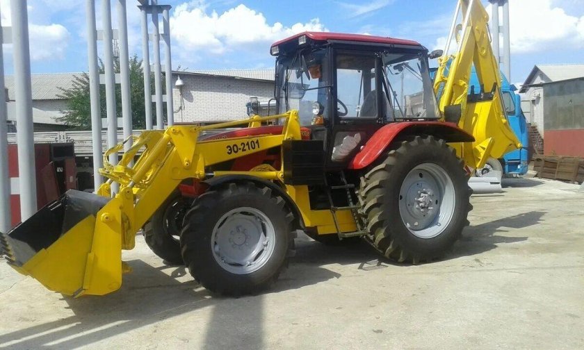 Экскаватор погрузчик ИНТЕРДОН эо2101