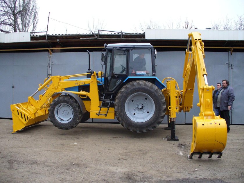 Экскаватор погрузчик ИНТЕРДОН эо2101