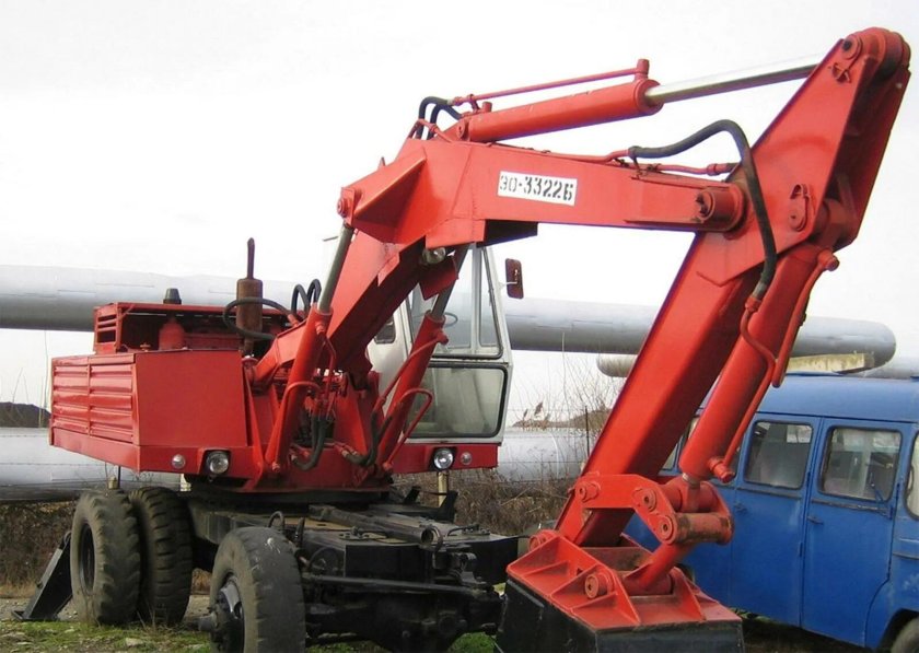 ЭО-3323 экскаватор