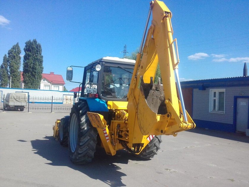 Экскаватор-погрузчик ЭО-2101