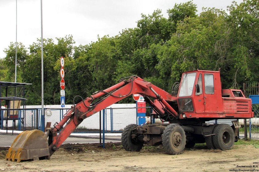 ЭО-3323 экскаватор