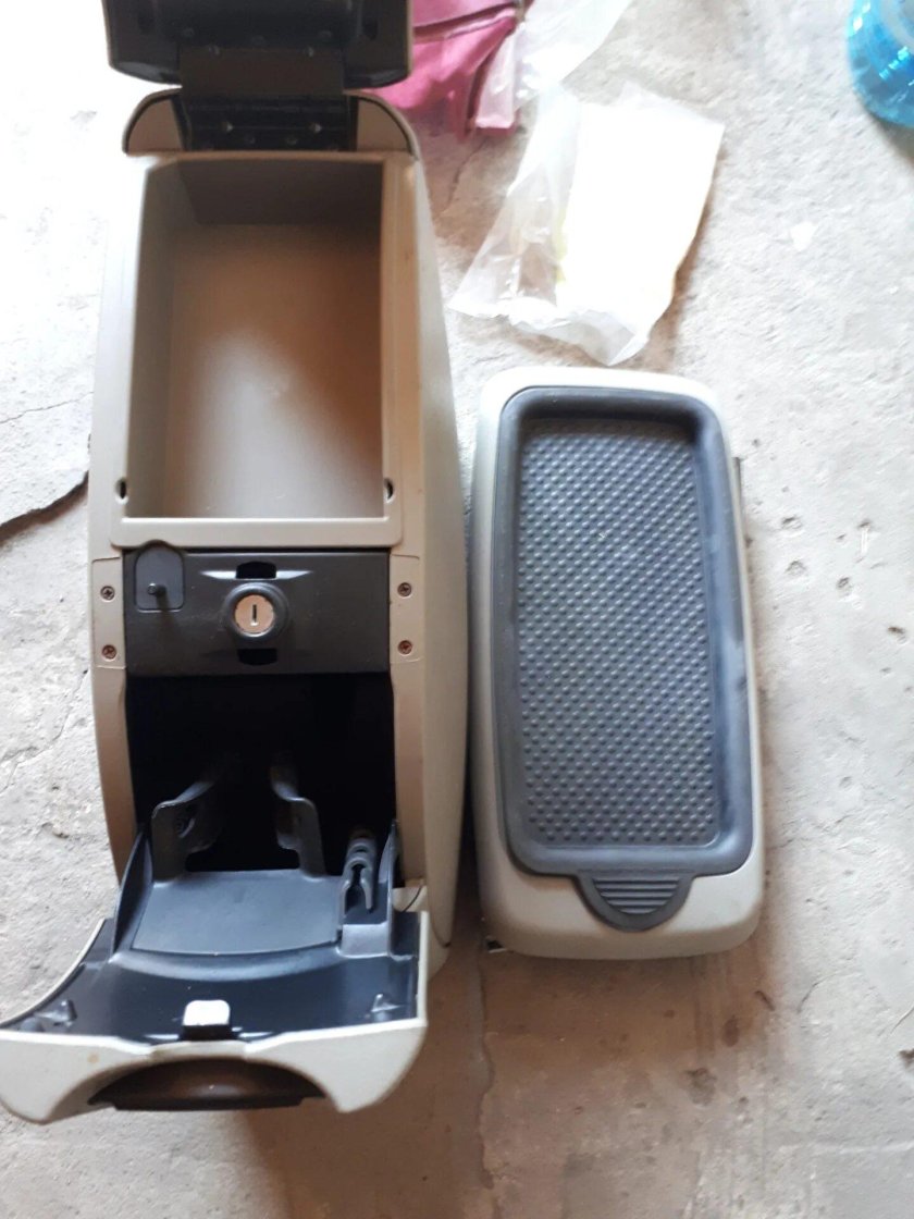 Подлокотник бокс Додж Караван 4