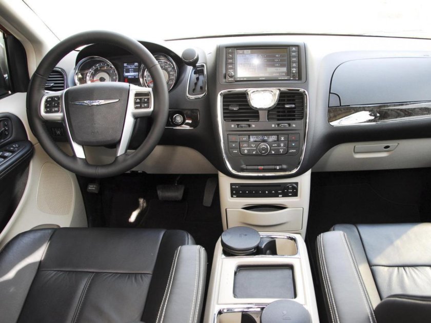 Chrysler Grand Voyager 2010 салон