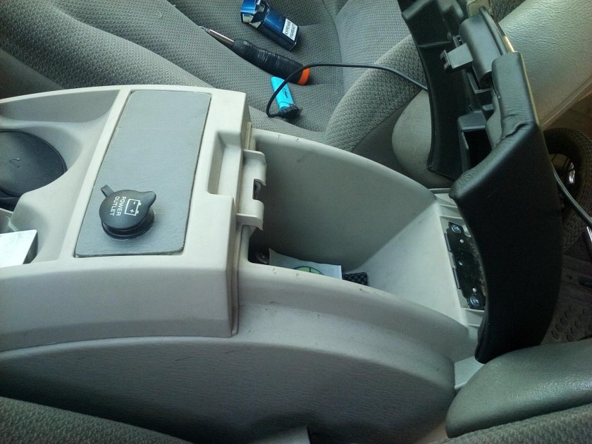 Подлокотник Додж Караван 2001