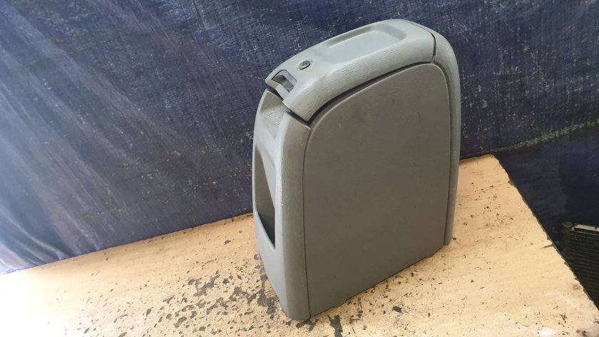 Подлокотник Крайслер Вояджер