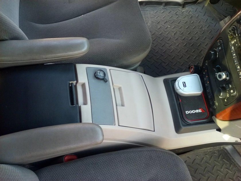 Подлокотник Додж Караван 4