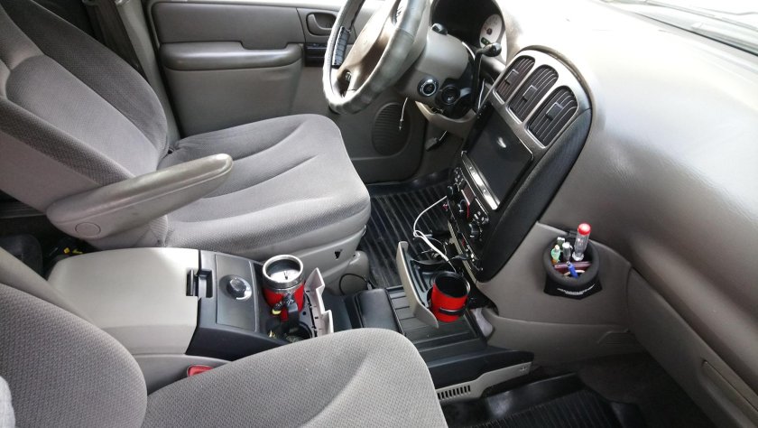 Подлокотник бокс межкресельный Крайслер Вояджер 4