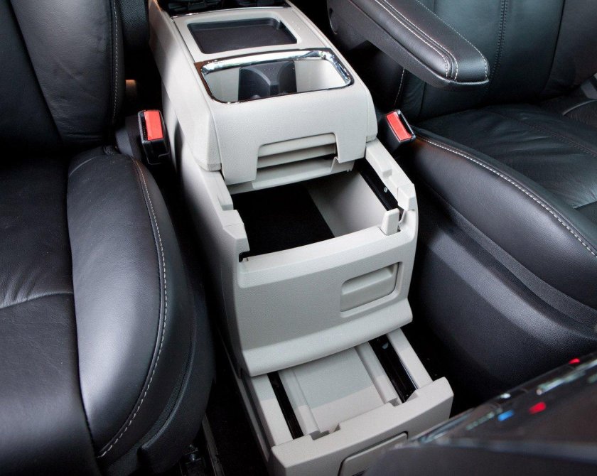 Подлокотник бокс межкресельный Крайслер Вояджер 4