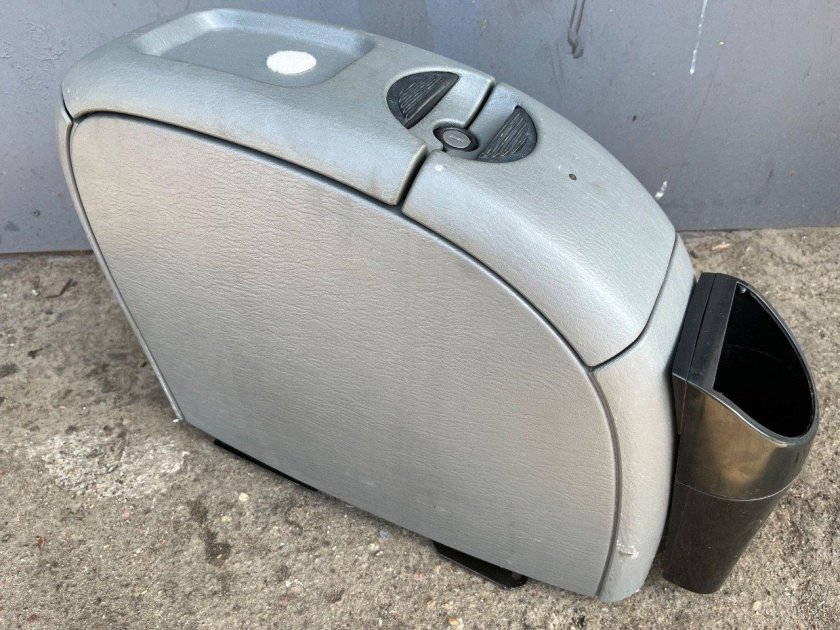 Подлокотник бокс додж караван 4