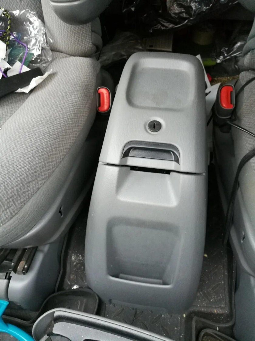 Центральная консоль-бокс dodge Caravan