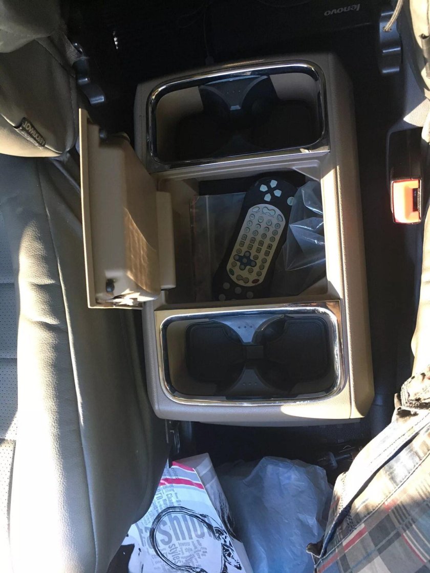 Центральная консоль-бокс dodge Caravan