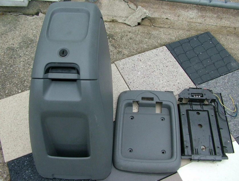 Chrysler Voyager 3 подлокотник