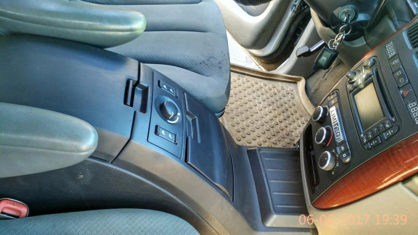 Подлокотник Додж Караван 2001