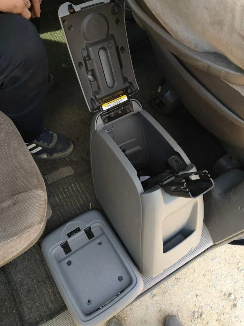 Бардачок между сиденьями