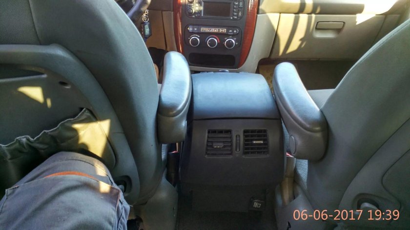 Подлокотник Додж Караван 2001