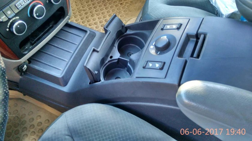 Центральная консоль-бокс dodge Caravan
