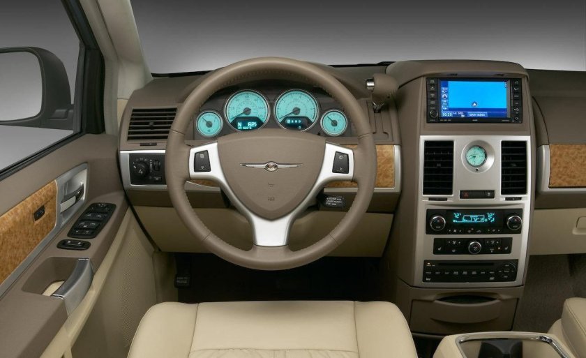 Chrysler Town Country 2008 салон