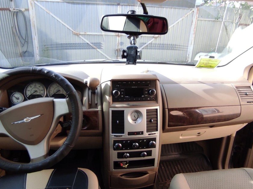 Крайслер таун кантри 2008