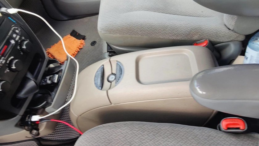 Бокс подлокотник для додж караван