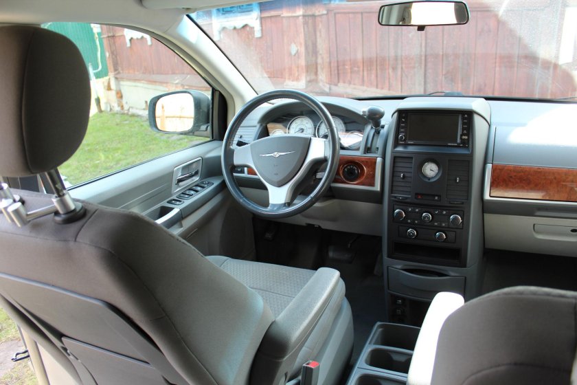 Chrysler Town Country 2008 салон